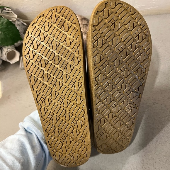 Freedom Moses Gold Waterproof Slides. New. - Picture 5 of 6